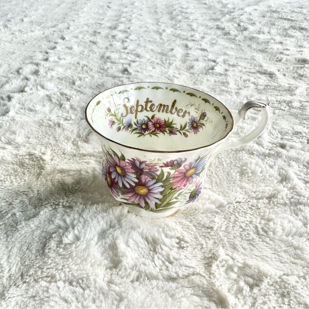 Vintage Royal Albert Teacup Flower of the Month September Michaelmas Daisy 1970
